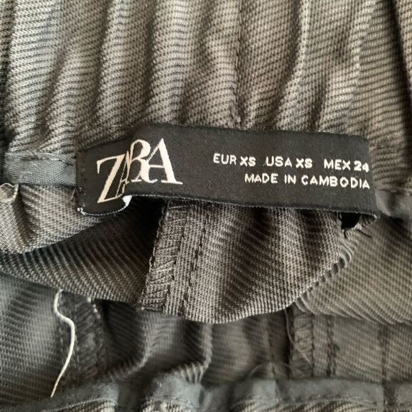 Zara woman’s used shorts in good condition - Picture 3 of 4